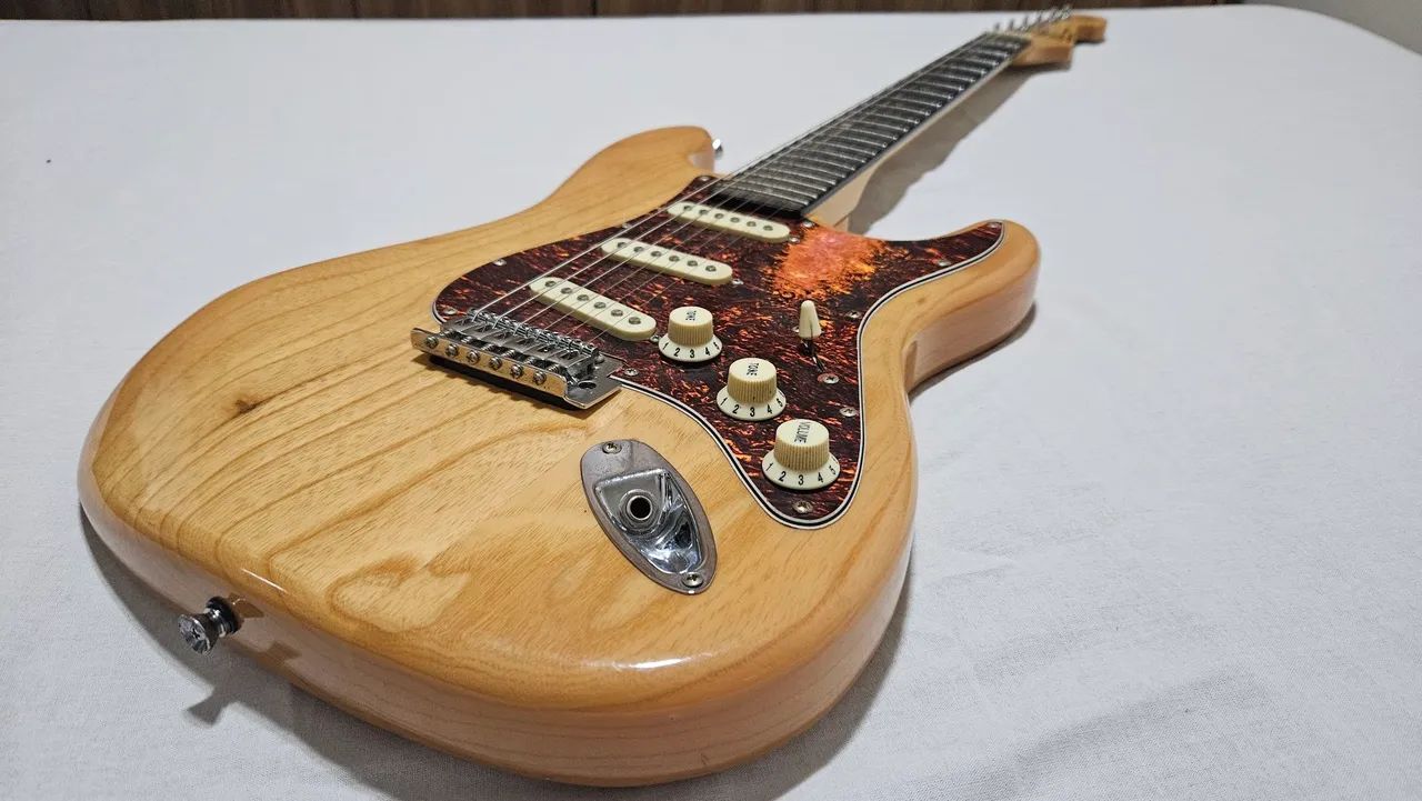 Stratocaster SX SST em perfeito estado - Foto 4