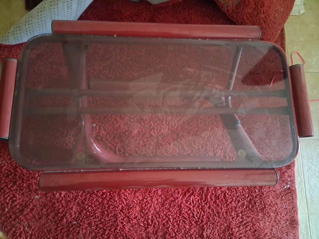 Mesa de centro com tampo de vidro 