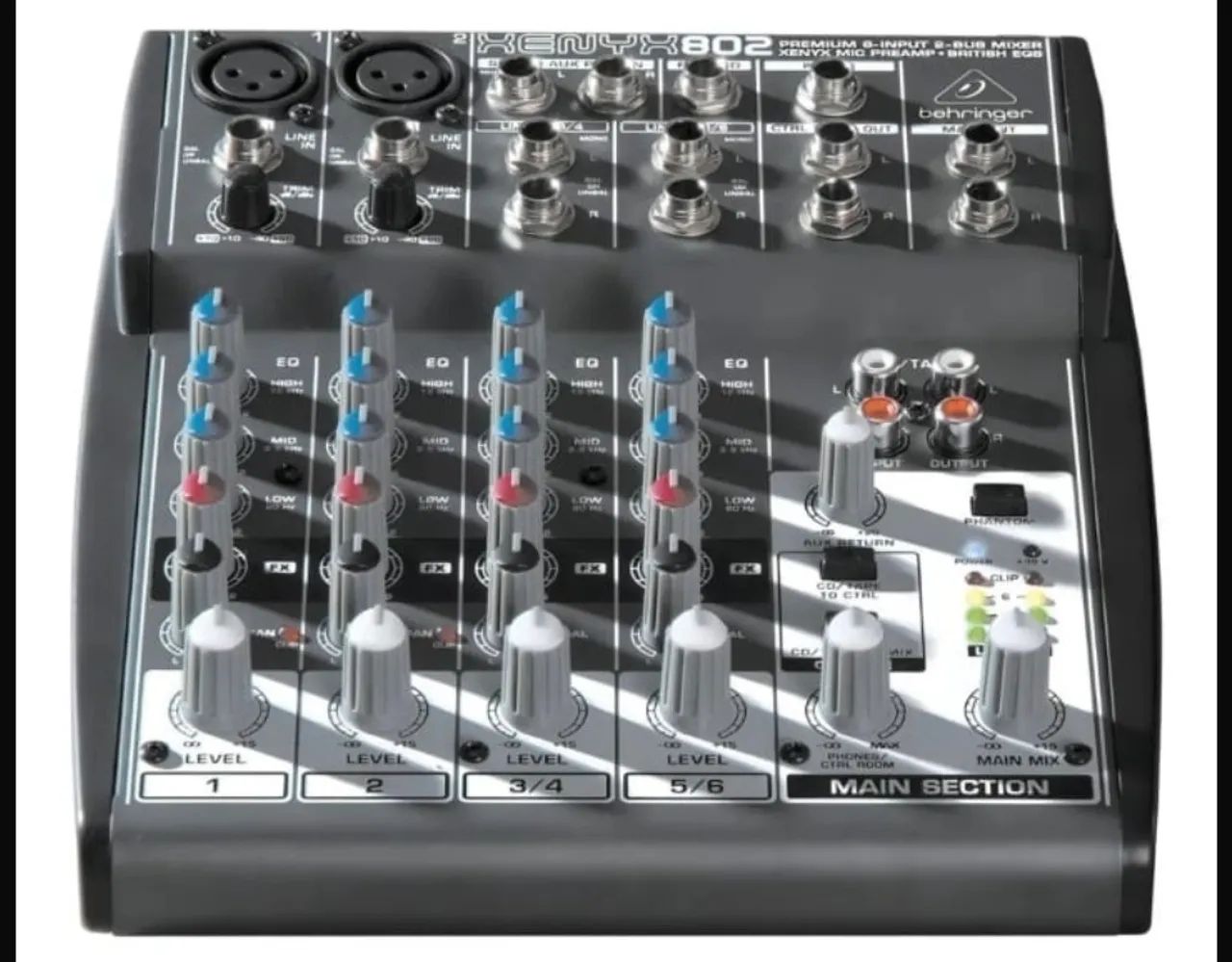Console de Mixagem Behringer Xenyx 802