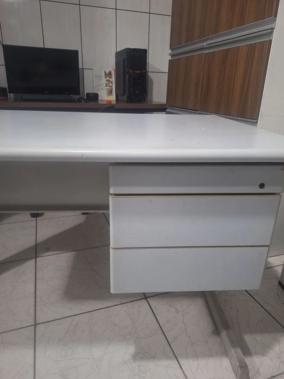 Mesa para Escritório com Gaveteiro  - Foto 2