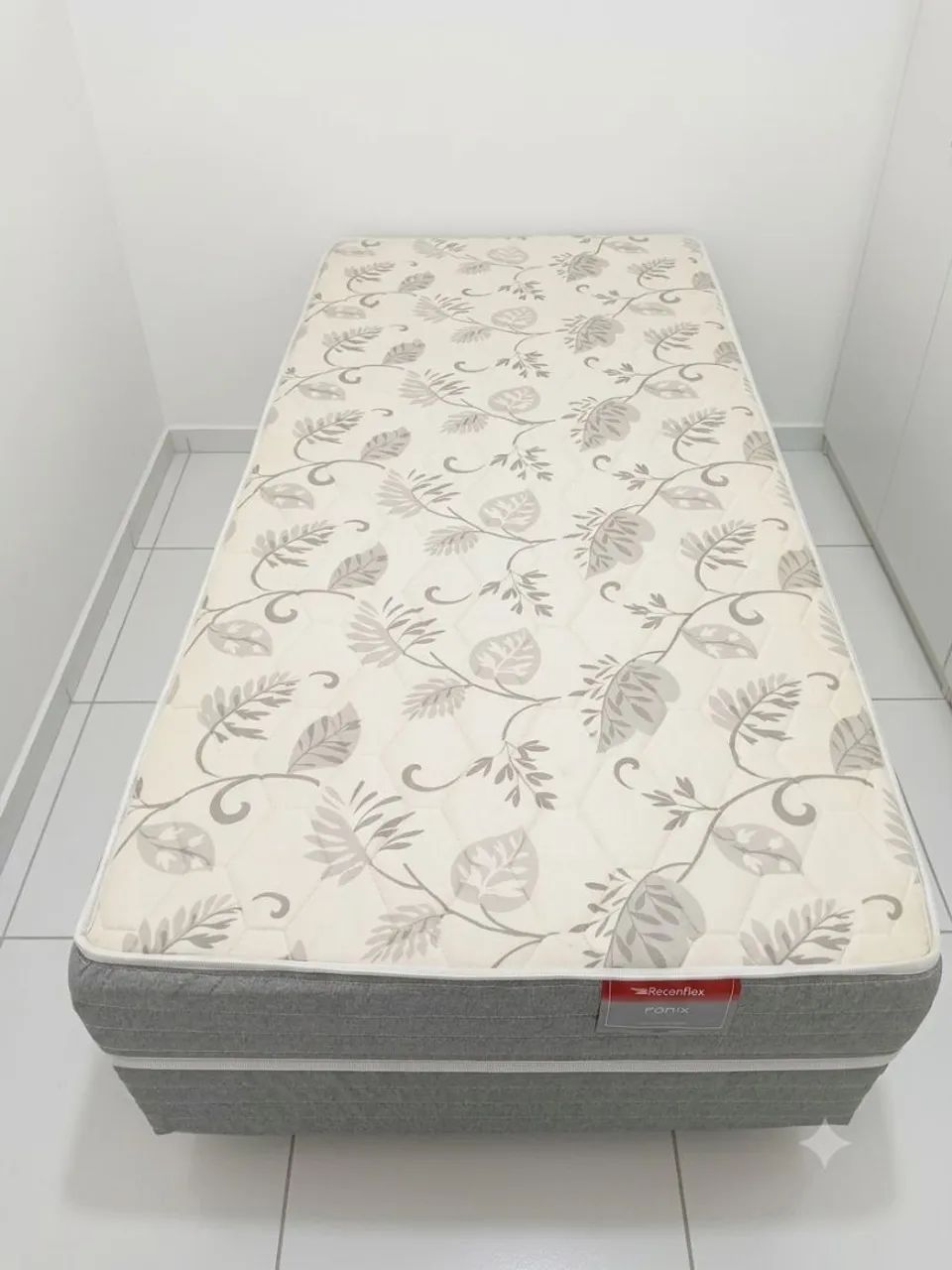 Cama de Solteiro Fênix - Muito Conservada