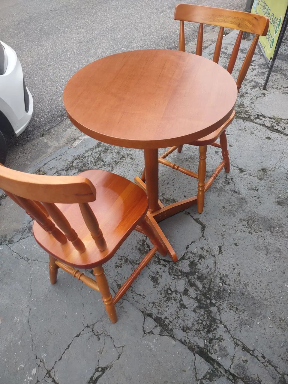 Mesa bistrô baixa com 2 cadeiras semi nova  - Foto 3