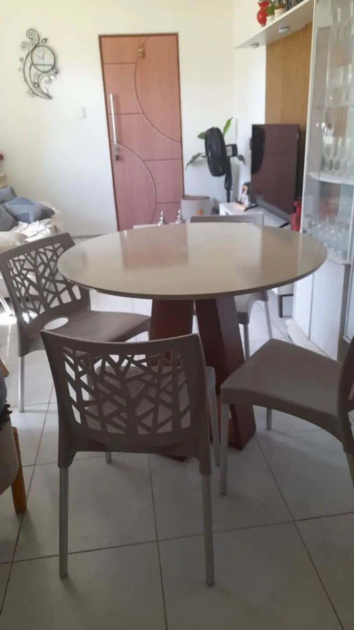 Mesa 4 cadeira nova