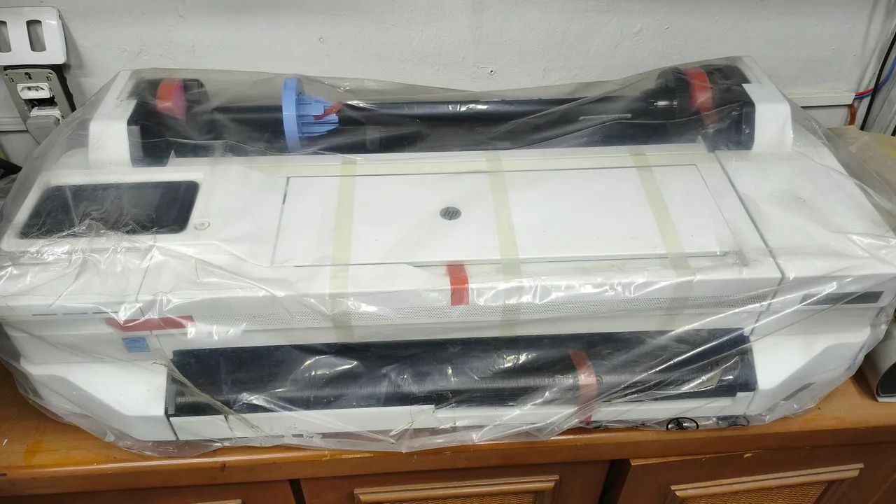 Plotter HP DesignJet T130 nova, sem uso
