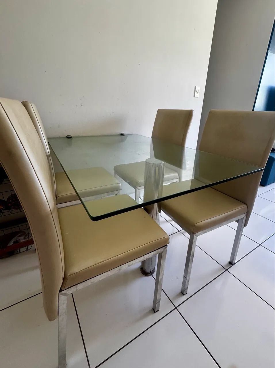 VENDE-SE mesa com 4 cadeiras - Foto 5