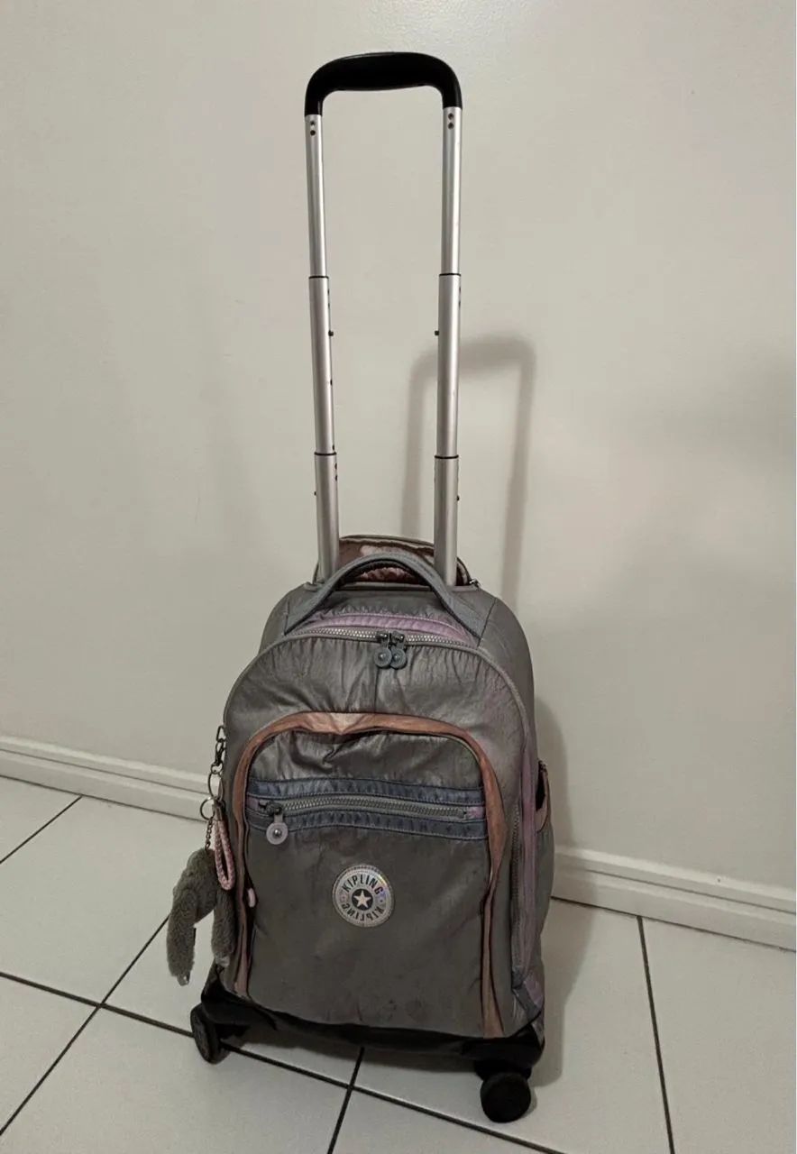 Mochila Kipling de rodinhas - Metalizada Rosa
