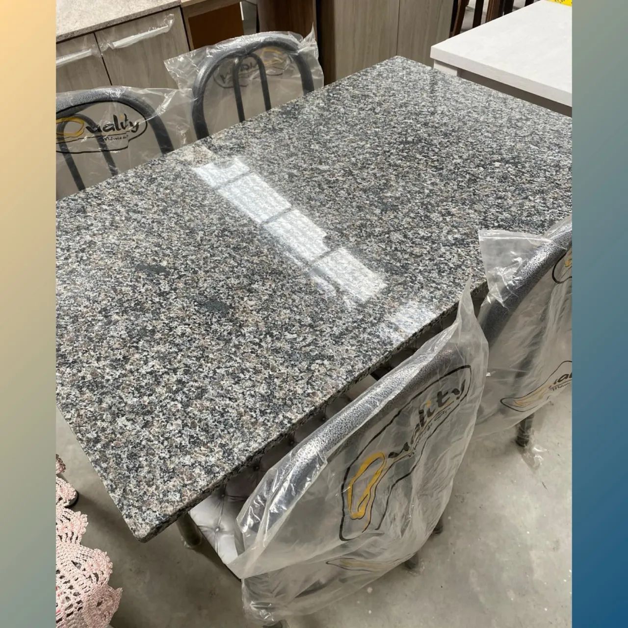 Mesa com 4 cadeiras - entrego 