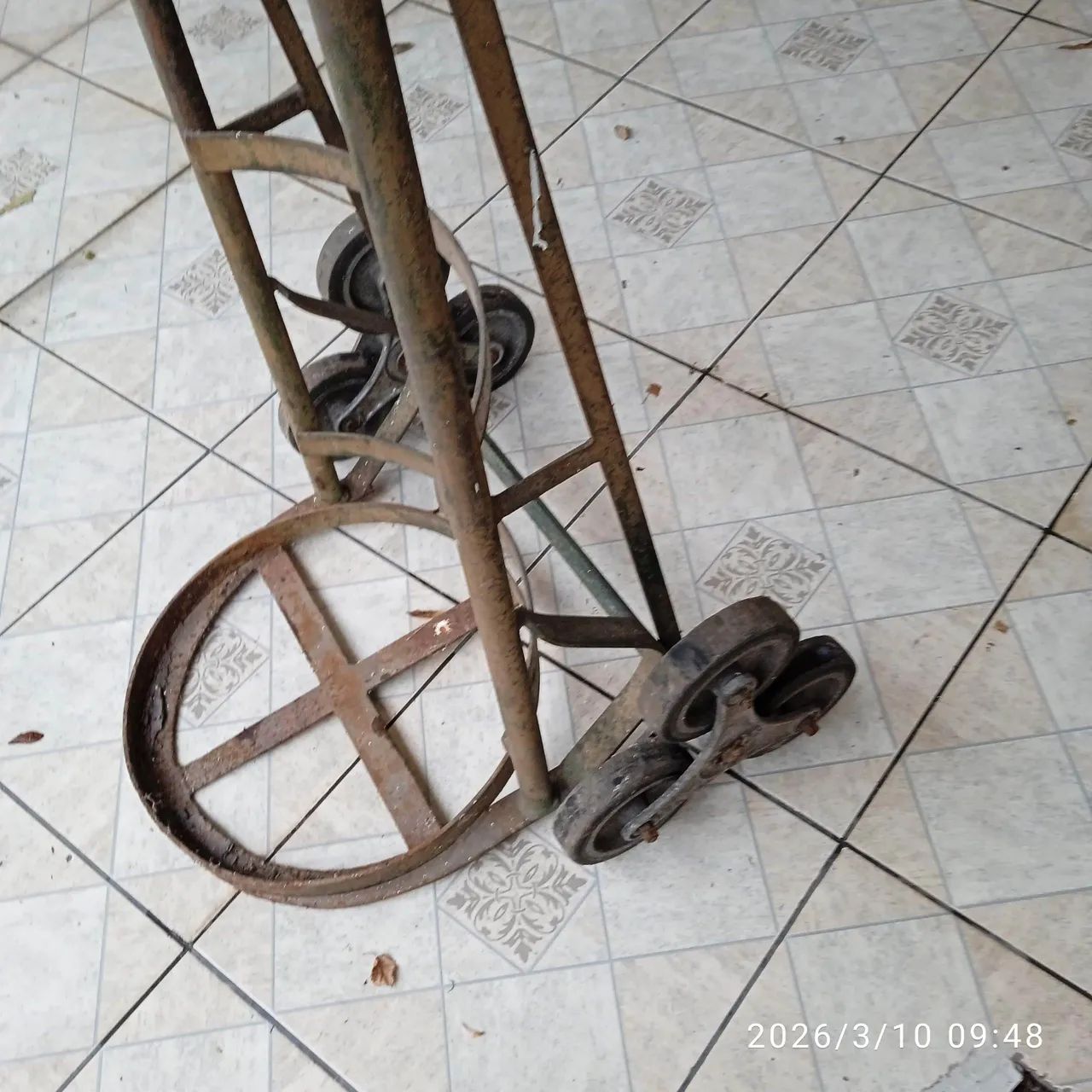 Carrinho de três rodas para subir escadas  - Foto 3