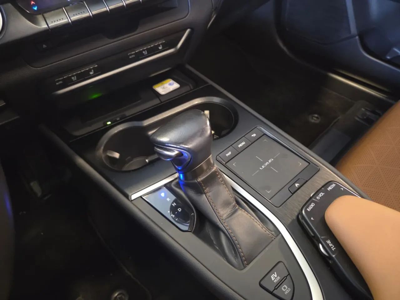 Lexus UX-250h Luxury 2.0 16V Aut.(hybrid), foto 8 de 20