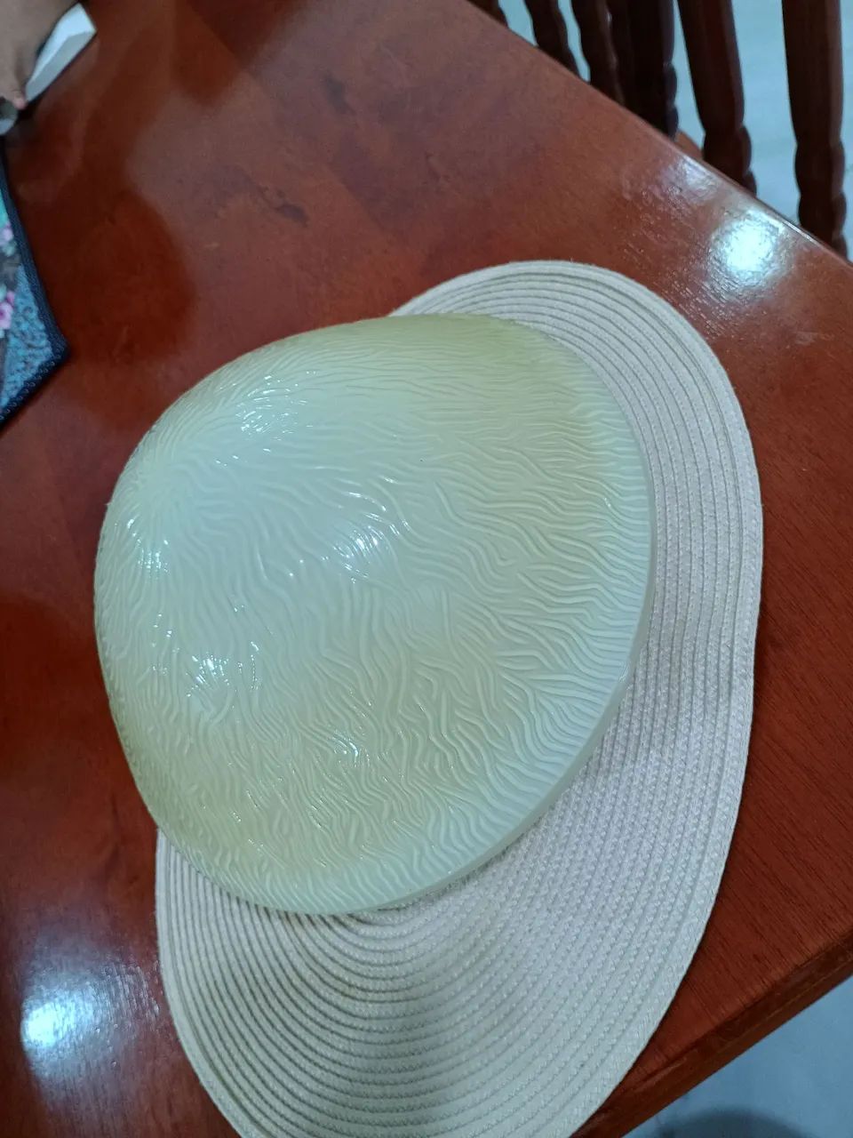 Linda cúpula formato disco voador.