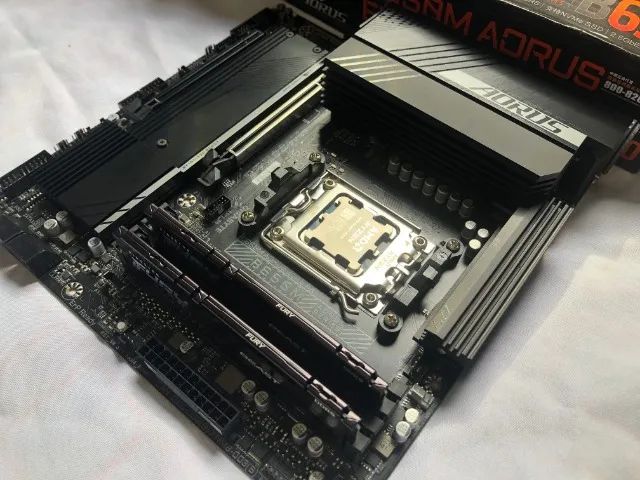 Kit Placa Mãe Gigabyte-B650M AORUS Elite Ryzen 7 8700G 32GB Ram - Foto 4