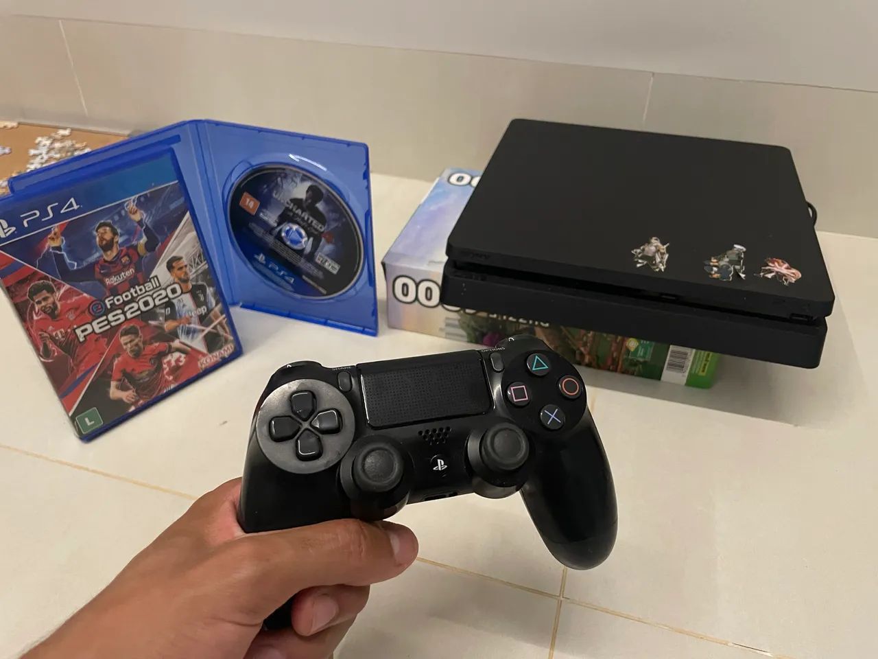PlayStation 4 slim 