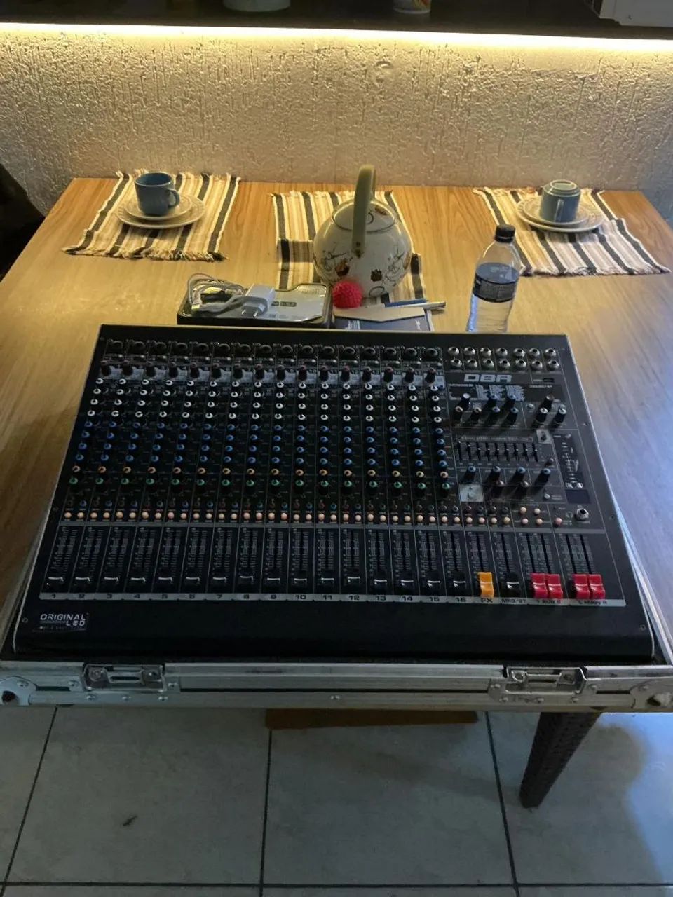 Vendo excelente mesa de som DBR com case - Foto 2
