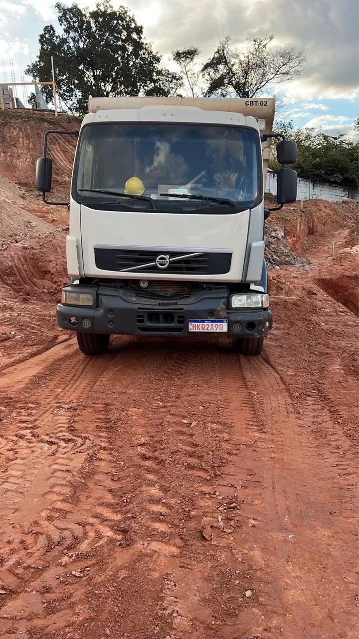 Volvo vm 330 2011 Bascula  - Foto 3