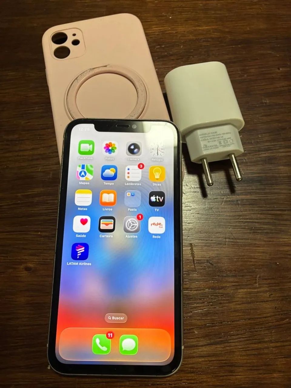 Vendo celular iPhone 11 da cor branco ? - Foto 2
