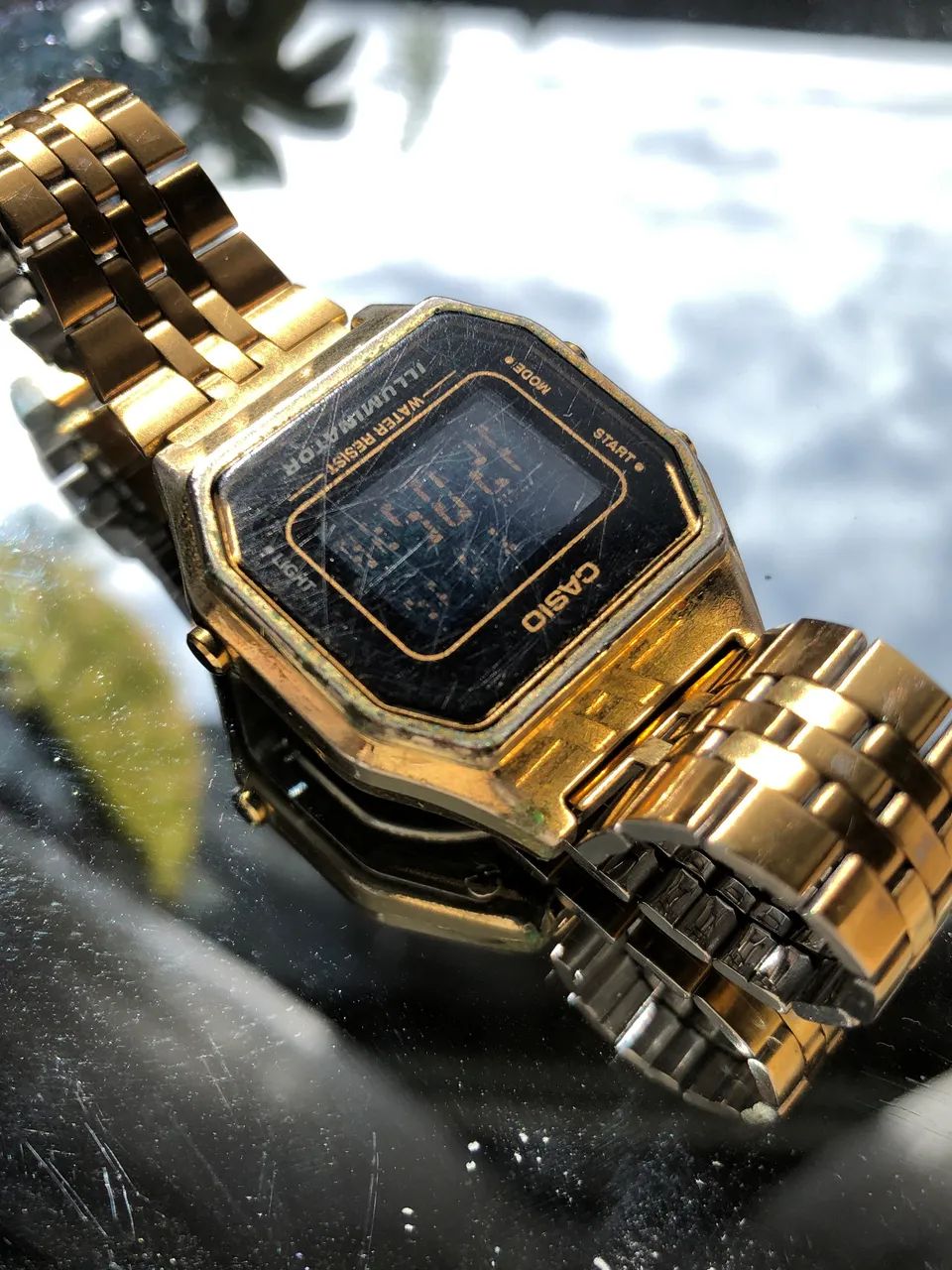 Relógio Casio dourado