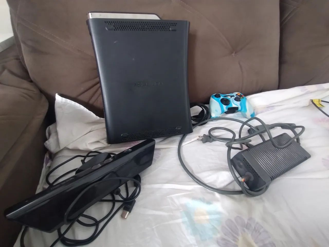 Xbox 360 + Kinect (leitor de disco com defeito)