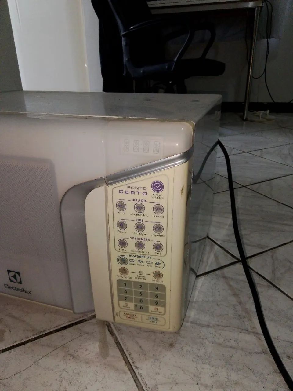 MICROONDAS ELECTROLUX MEP41 31 LITROS 127V - COM DEFEITO - Foto 2
