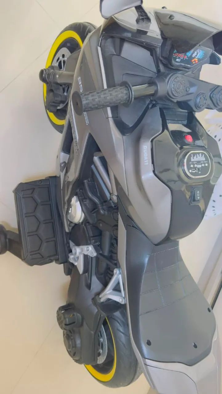 Moto infantil elétrica
