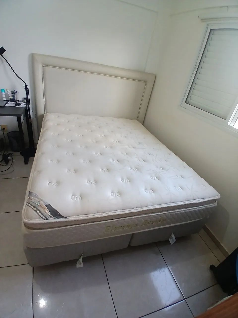 Cama de casal queem