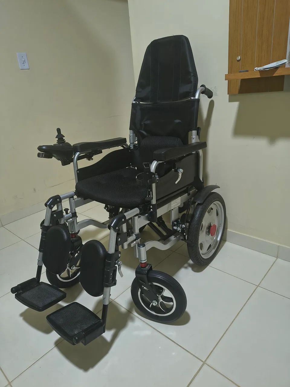 Cadeira de rodas motorizada 