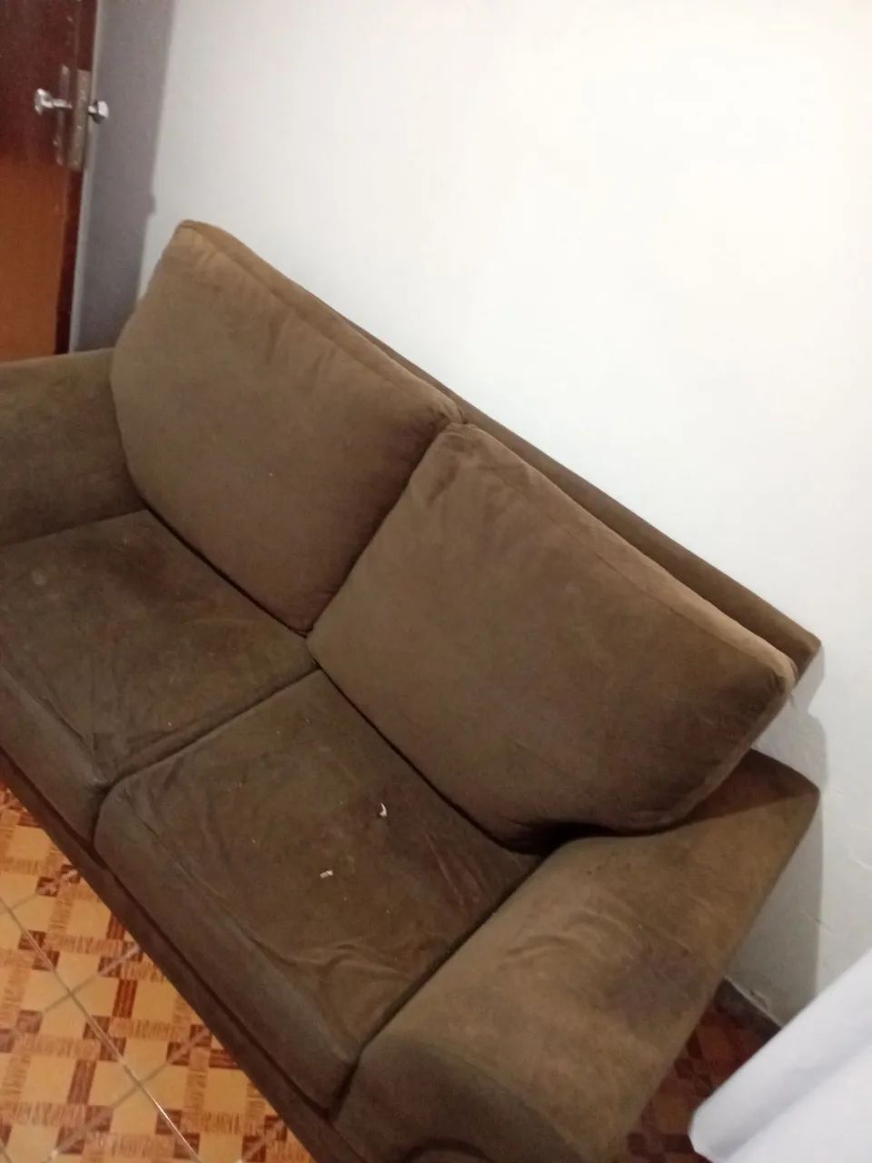 Sofá 2 lugares muito confortável, usado. 200 reais. Meu WhatsApp é *,  André  - Foto 2