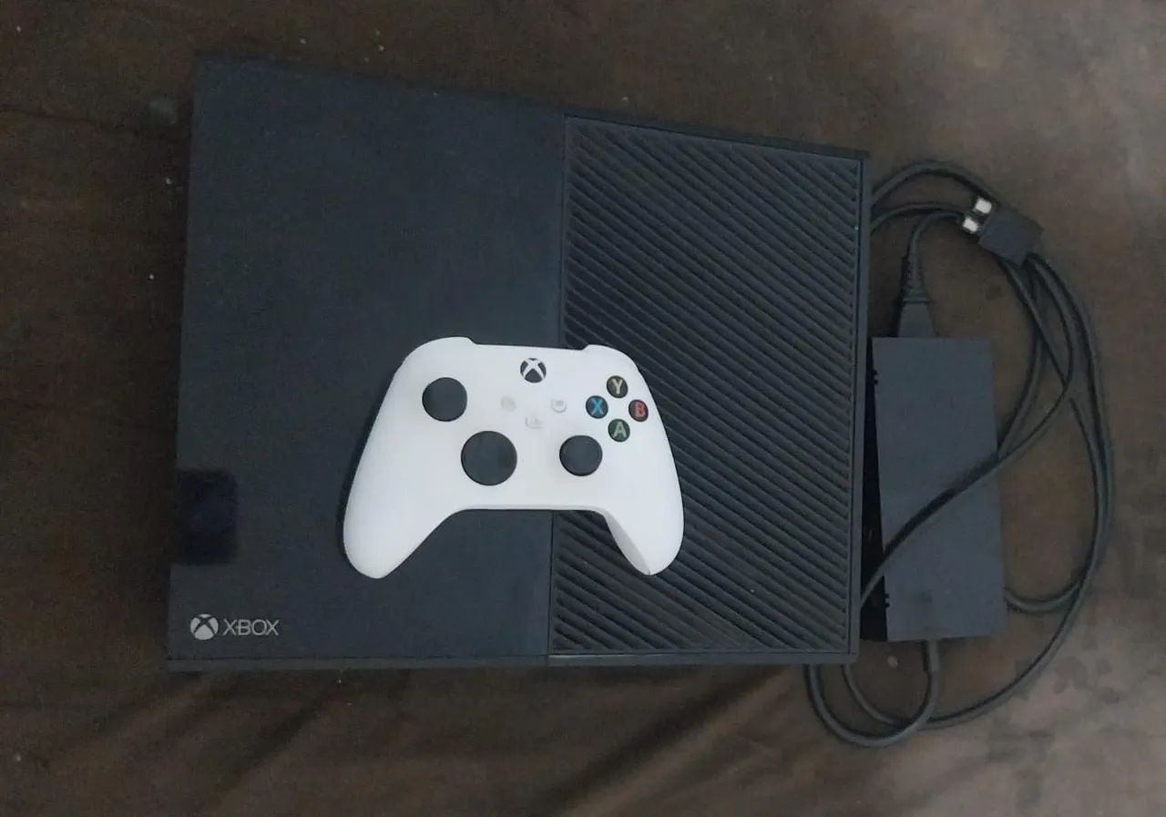 Xbox one preto com controle original 