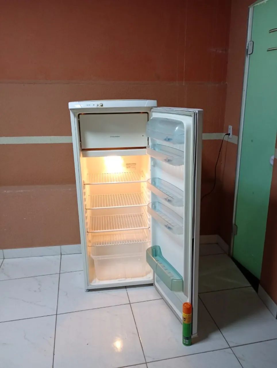 VENDE-SE GELADEIRA ELECTROLUX - Foto 3