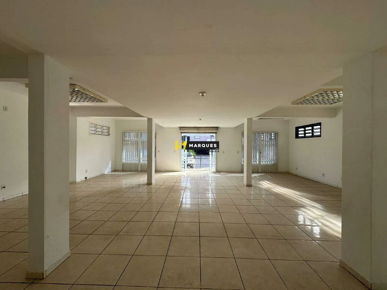 Sala Comercial com 110 m² de área privativa no bairro Costa e Silva. - Foto 2