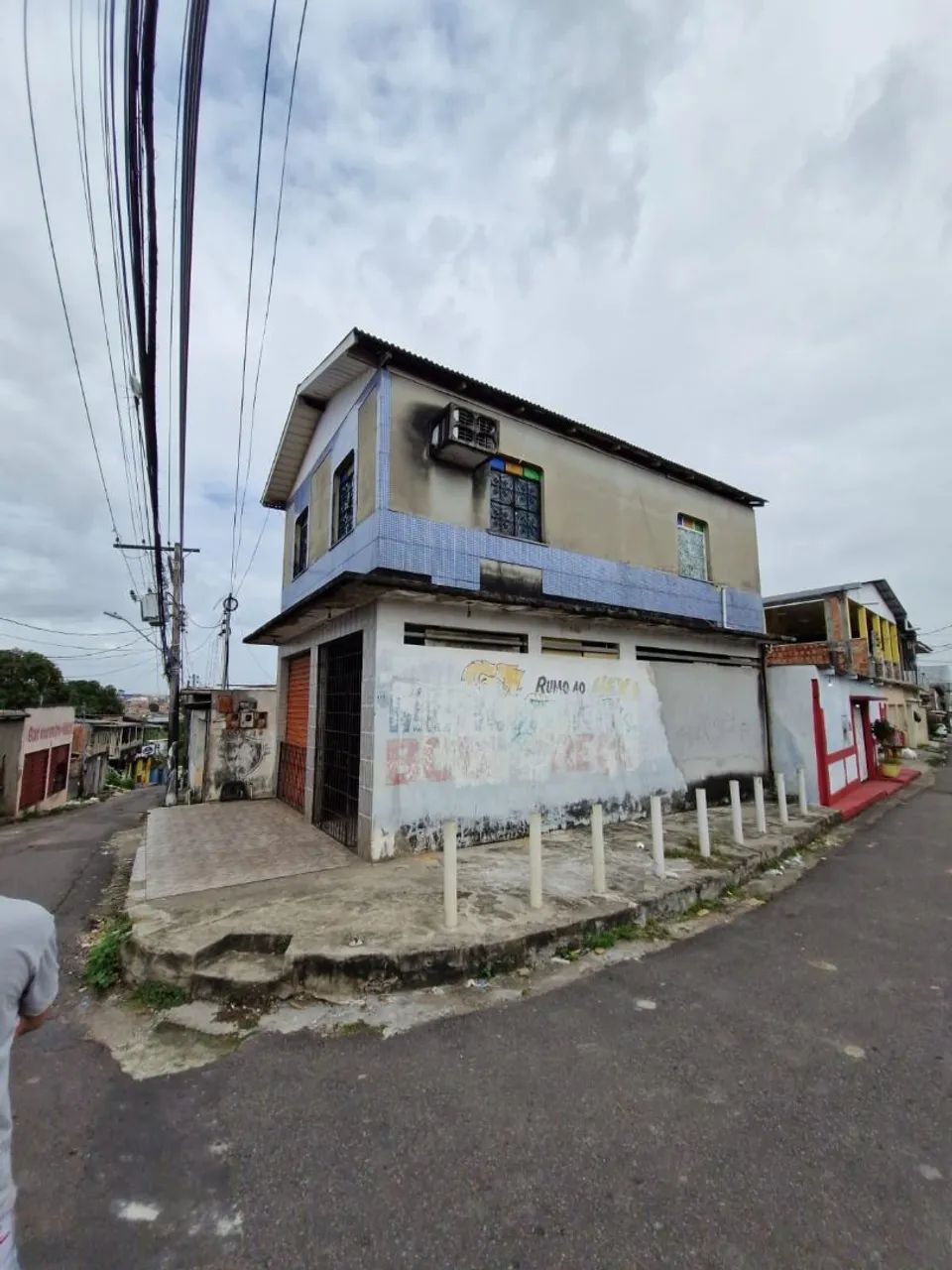 VENDO CASA COM PONTO COMERCIAL - Foto 2