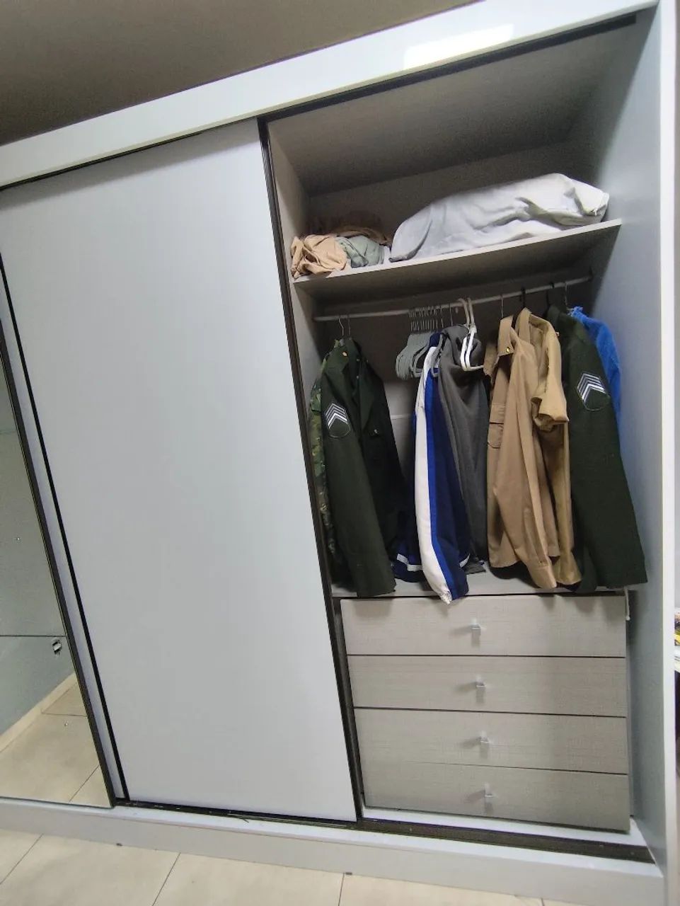 Guarda Roupa de Casal 3 portas com espelho  - Foto 4