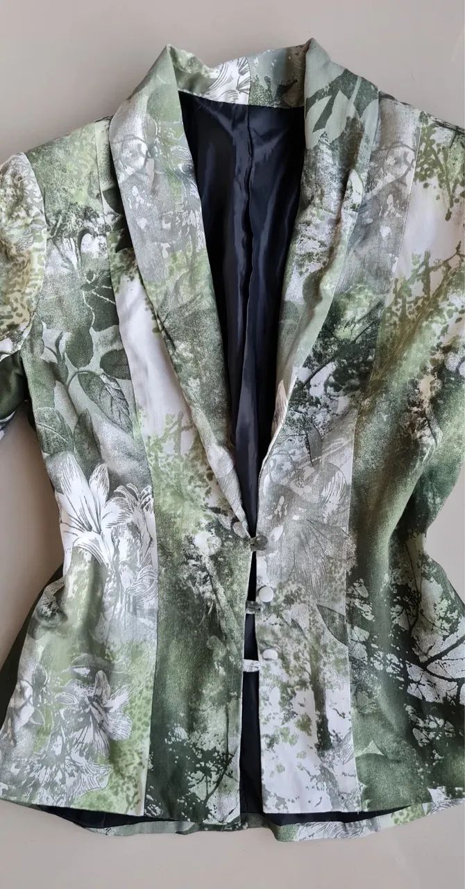 Blazer Planet Girls verde militar e branco feminino acinturado estampado - Foto 4