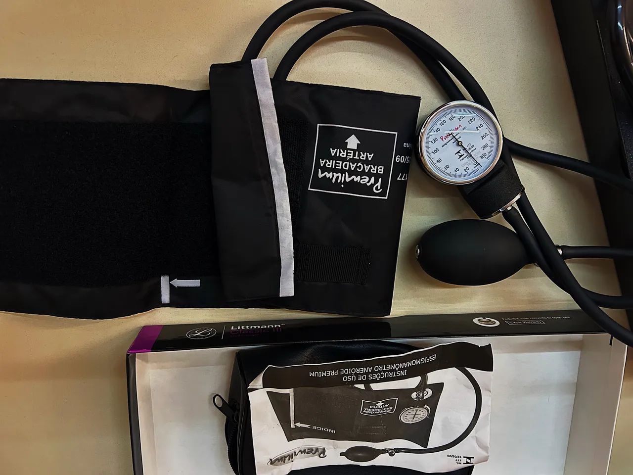 Kit Medicina 1º Semestre: Estetoscópio Littmann + Esfigmomanômetro Premium - Foto 4