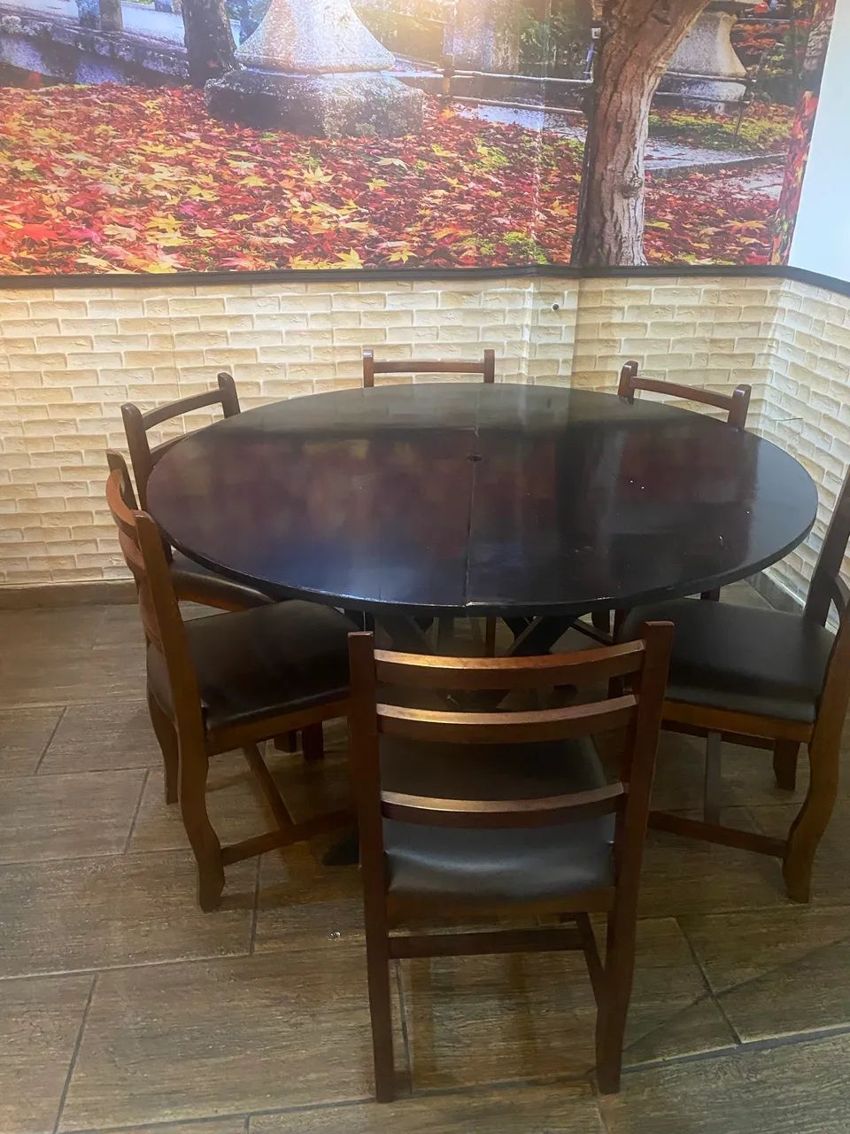 Vende-se Mesa Redonda com 6 cadeiras  - Foto 2