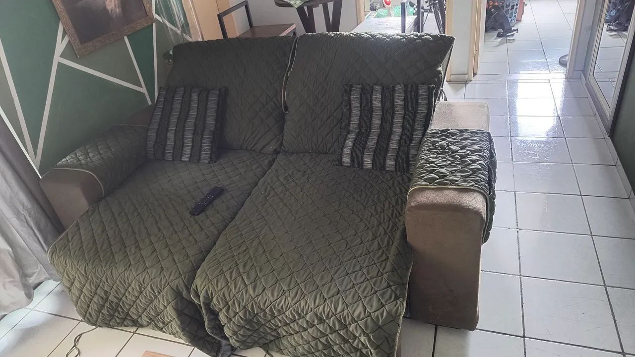 Sofá semi-novo 2 lugares - Foto 2