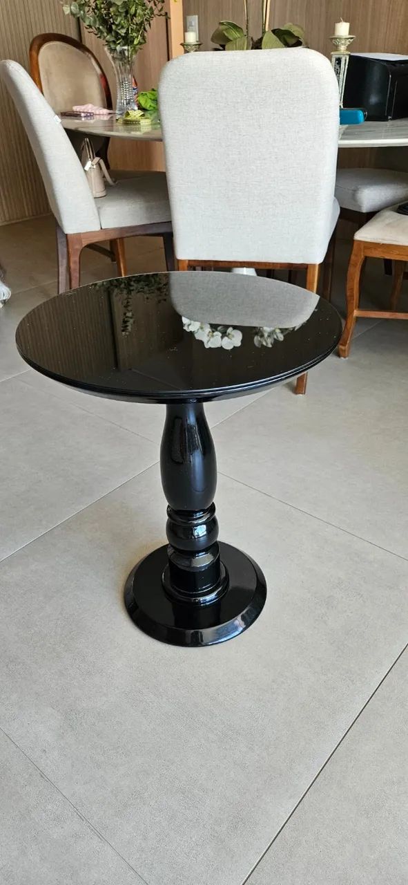 Mesa de canto em laca