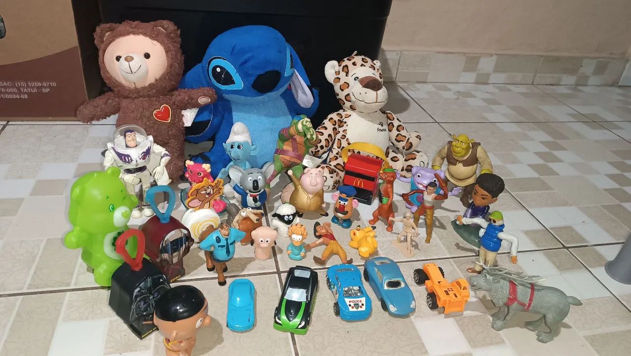 Lote com 36 brinquedos - usados
