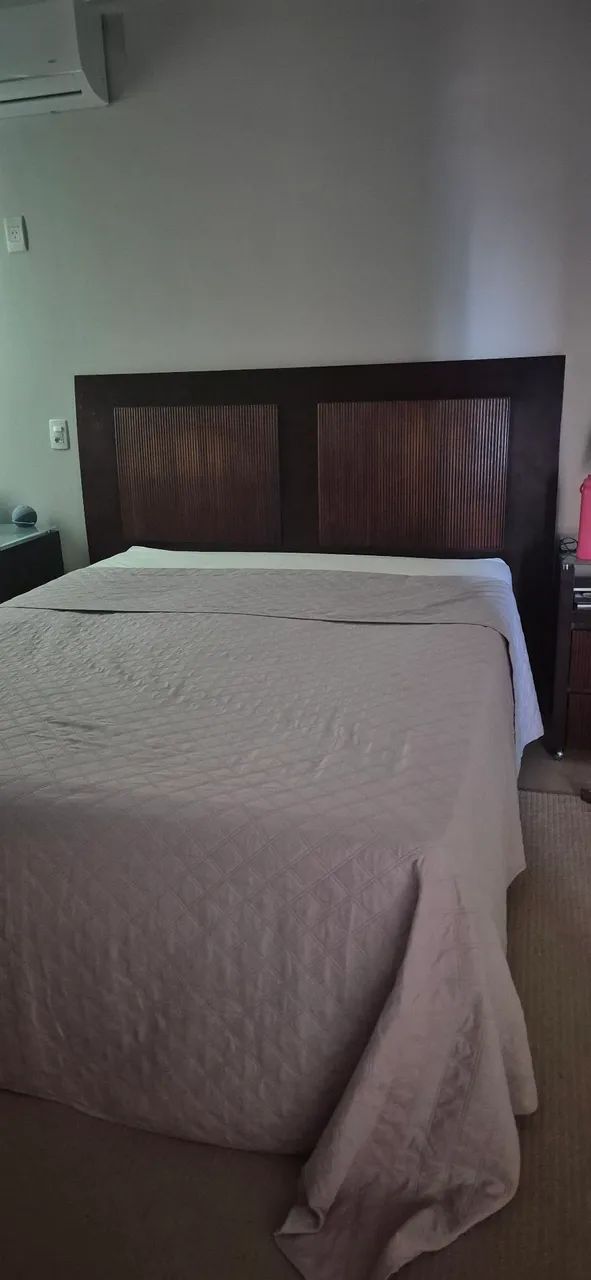 Jogo cama Queen com 02 mesas cabeceira madeira maciça - Foto 3