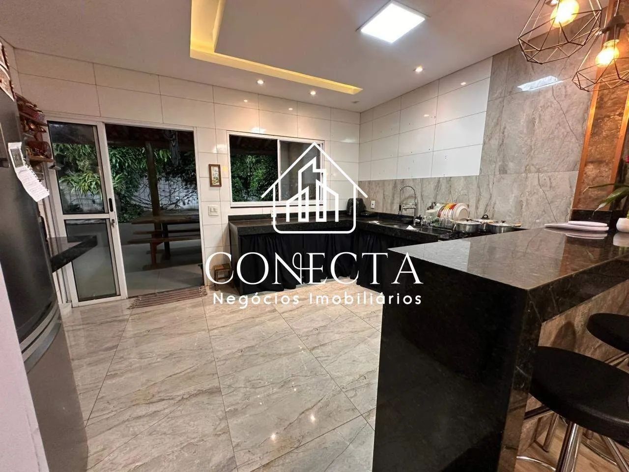 Casa Comercial Residencial com Espaço Gourmet em Granada, Uberlândia  178m² internos, 250m - Foto 2
