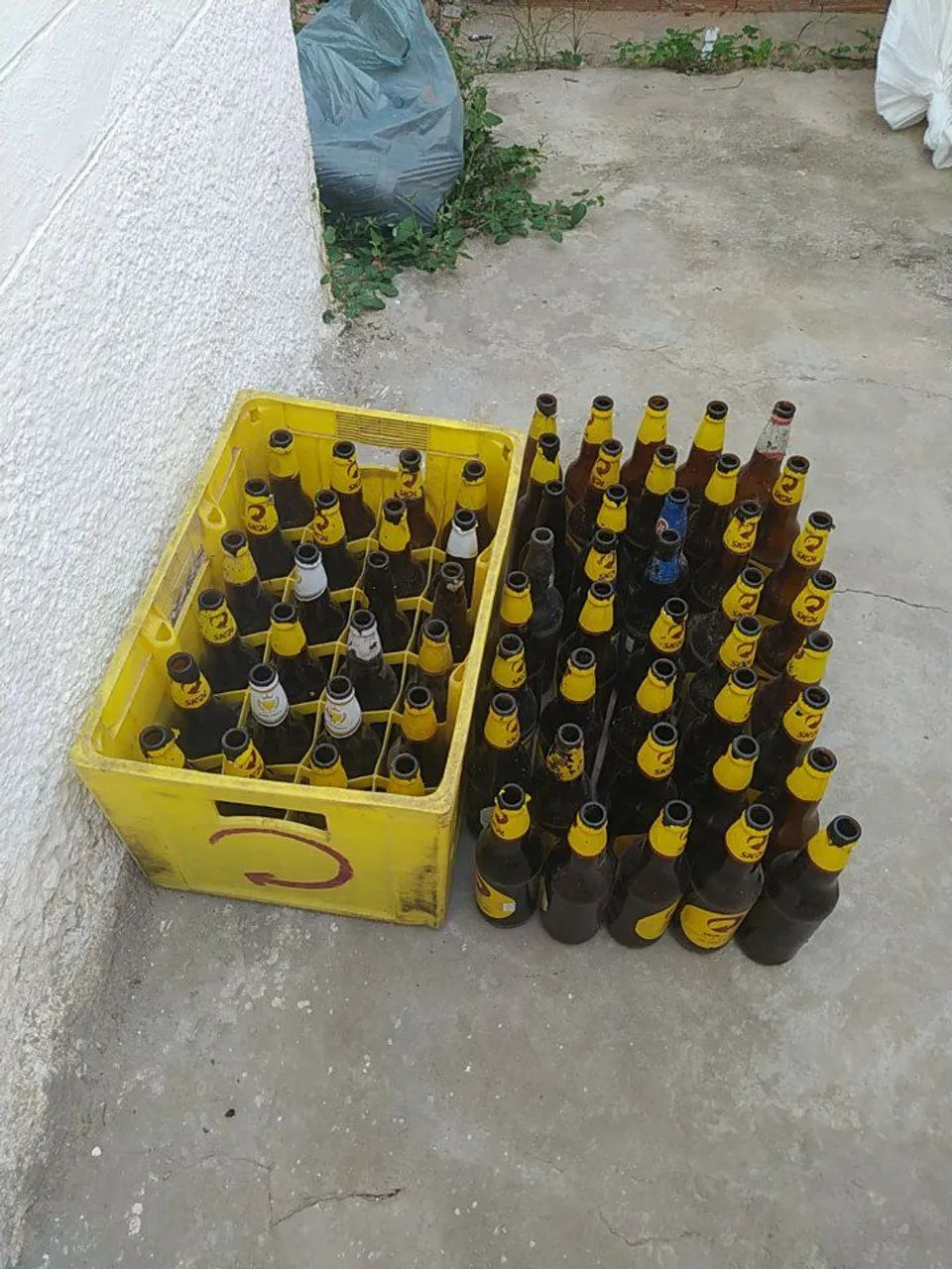 Garrafas mais grades de cerveja - Foto 2