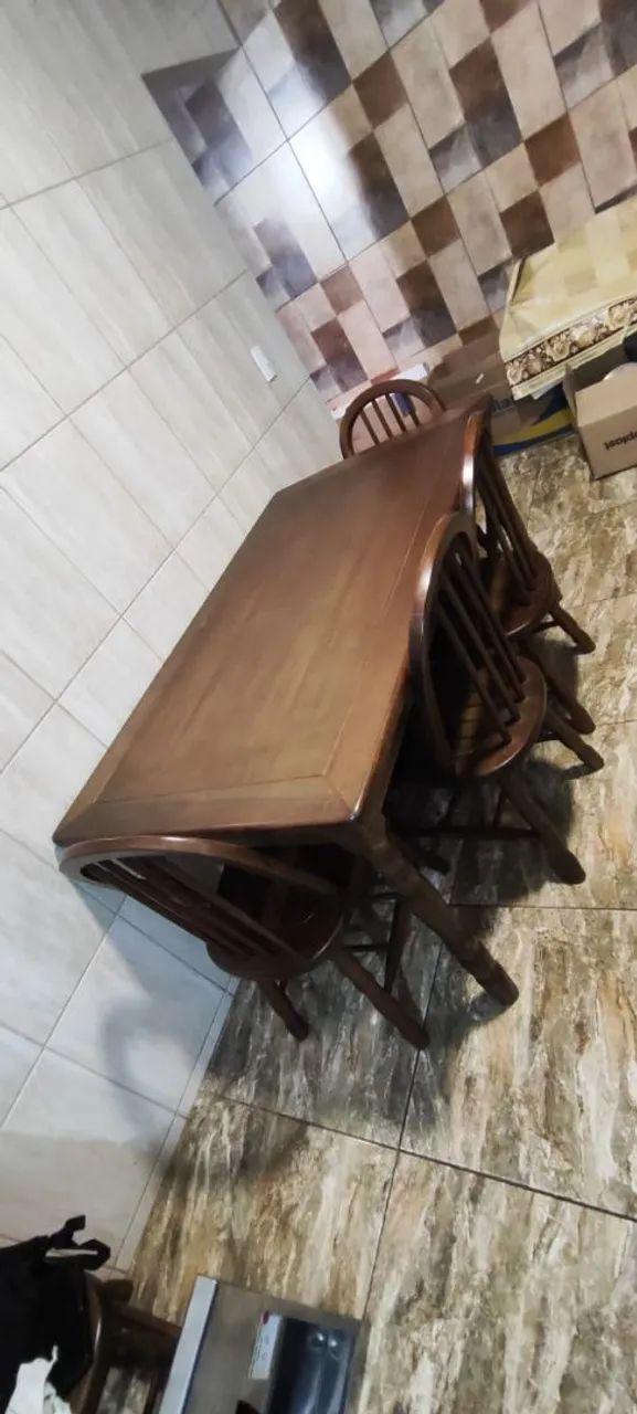 Mesa de madeira c  5 cadeiras bom estado - Foto 2