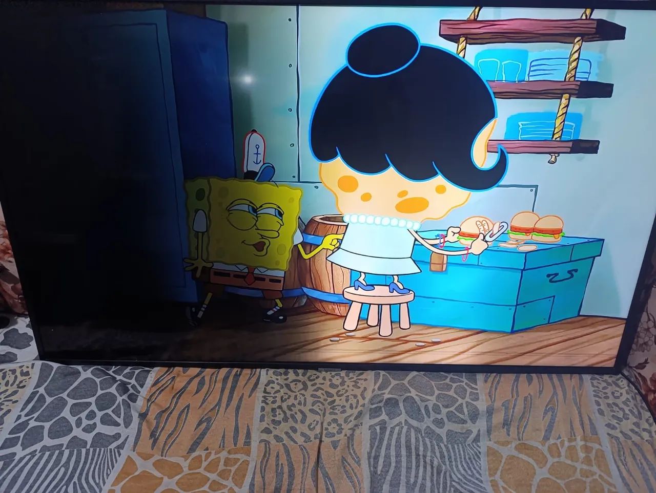 Tv smartv 50 com defeito está um parte escura e uma linha na parte de baixo - Foto 3