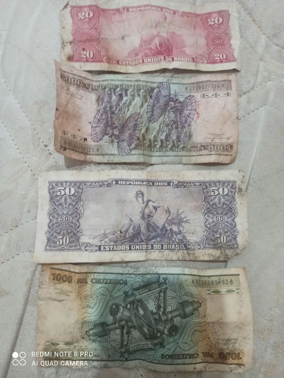 Vendo varias notas antigas