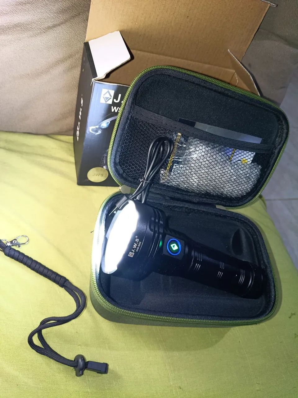 Lanterna de mão da J.W.S modelo WS-652 - Iluminação - Química
