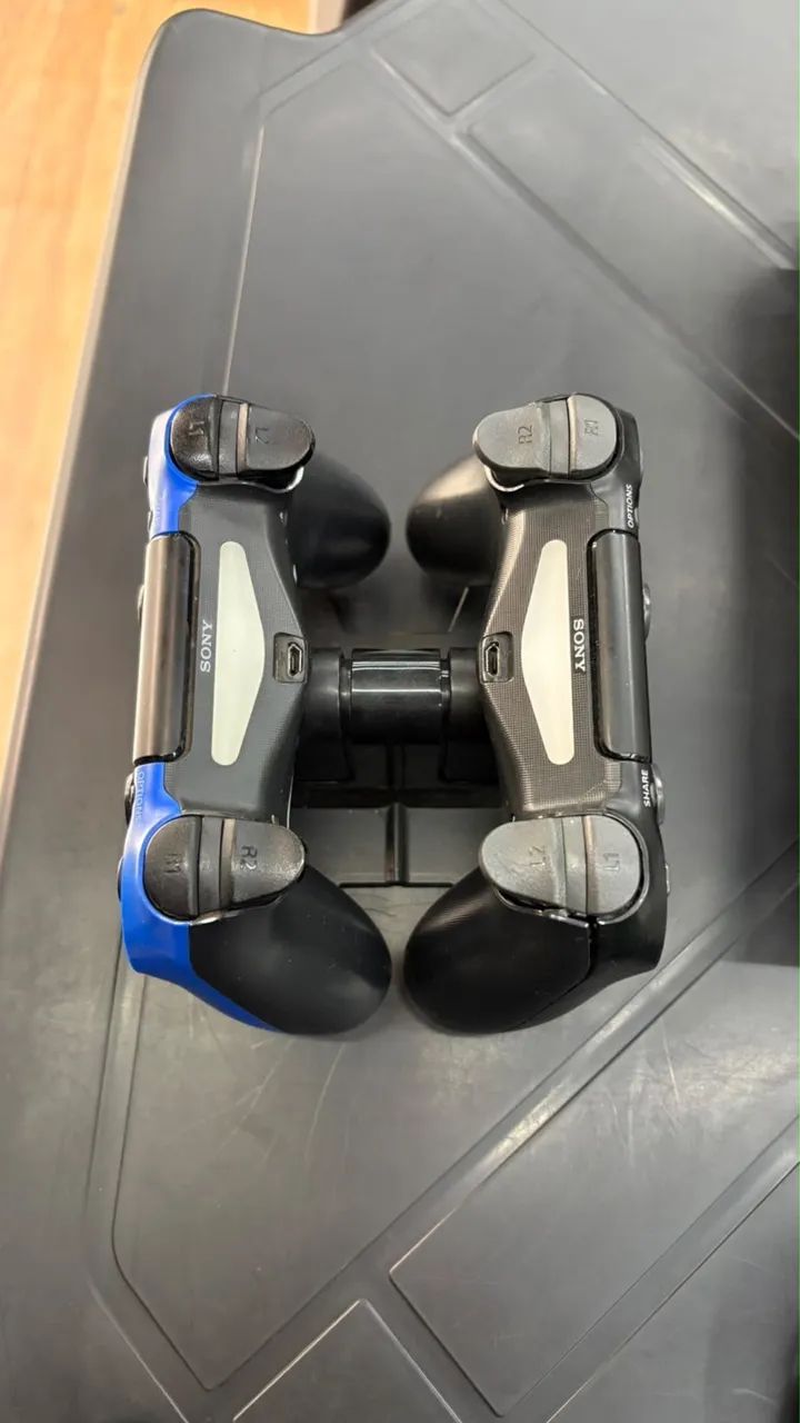 PS4 + 2 Controles + Base Carregadora - Foto 2