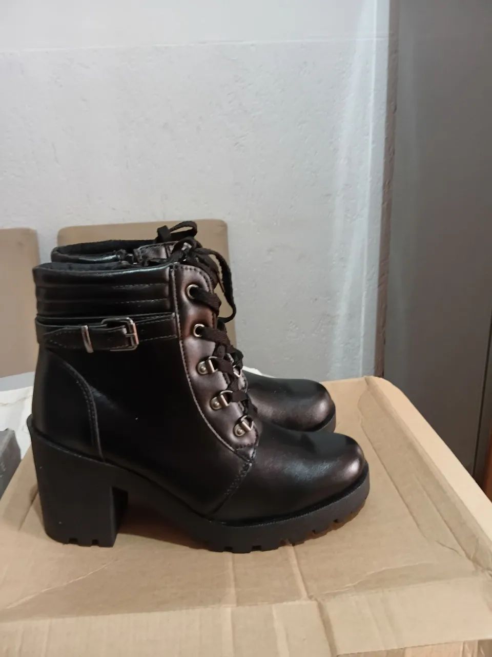 Bota preta cano curto 