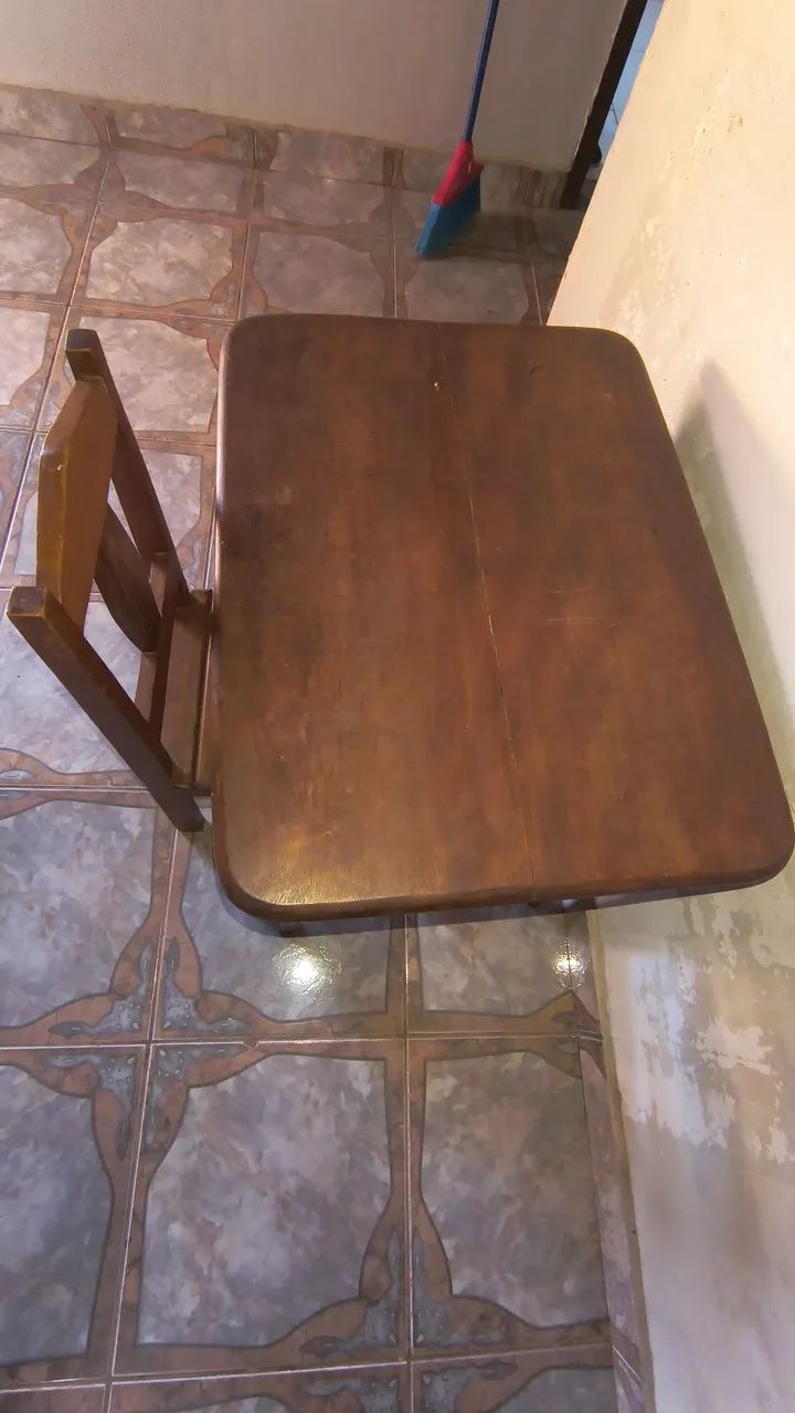 Mesa com cadeira de madeira infantil - Foto 4
