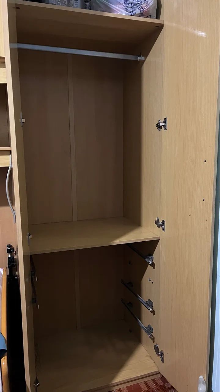 Guarda-roupa com cama + Escrivaninha - Foto 3