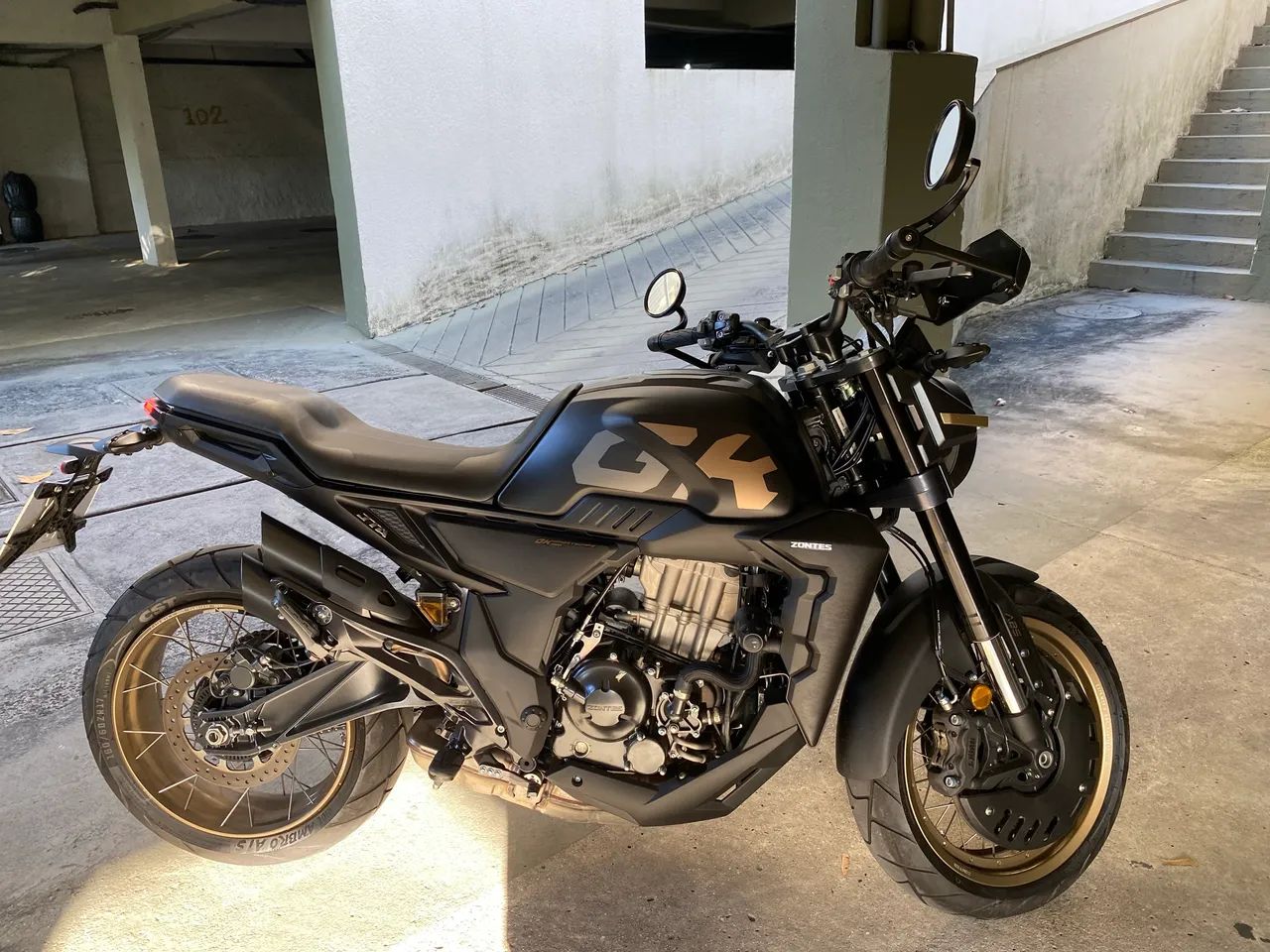 Moto praticamente 0km 