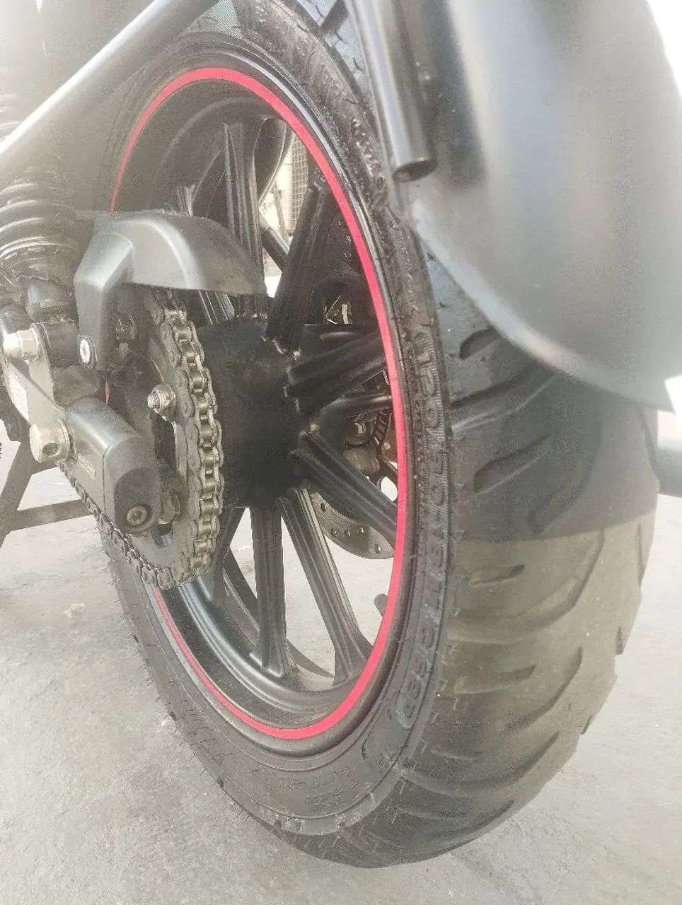 Royal Enfield Classic Dark 350 / Ano 2025 / Garantia de Fábrica  - Foto 8